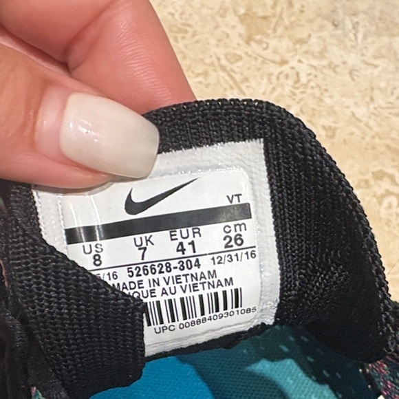 Nike Flyknit Racer in Black and Multicolor - Picture 4 of 6